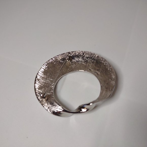 Silver Tone Round Twisted Metal Brooch - Picture 5 of 10